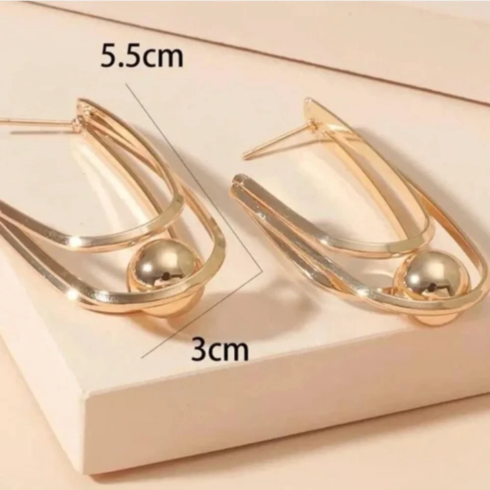 NWT Elegant Gold Tone Cuff Hoop Earrings!